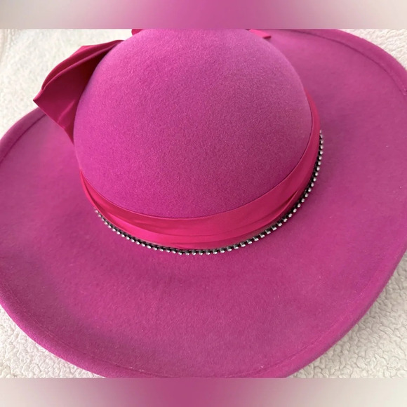 Imported Ra’mani Vintage Wool felt magenta hat with cranberry velvet headband. - Picture 4 of 8